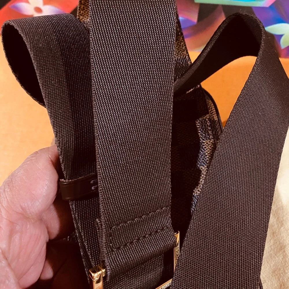 🧸🧸🧸 Authentic Louis Vuitton Geronimo Bodybag