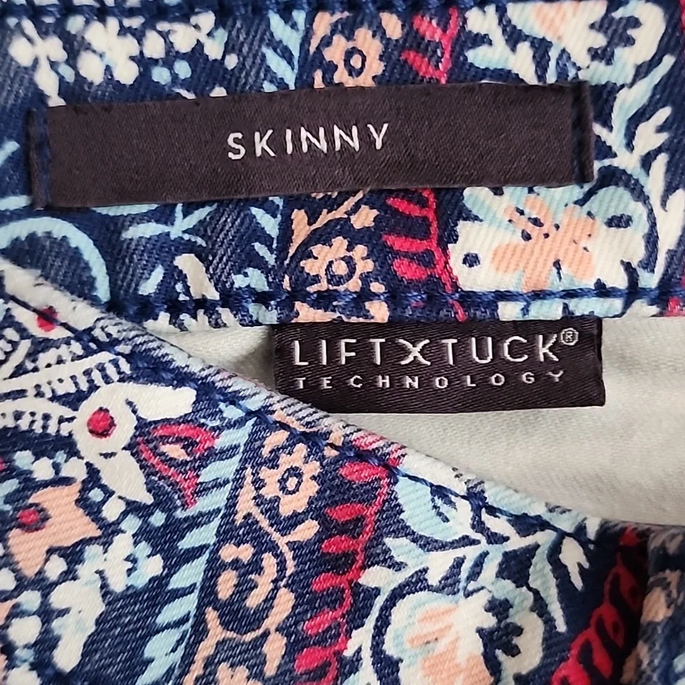 Chico's NYDJ collaboration lift and tuck jeans size 4