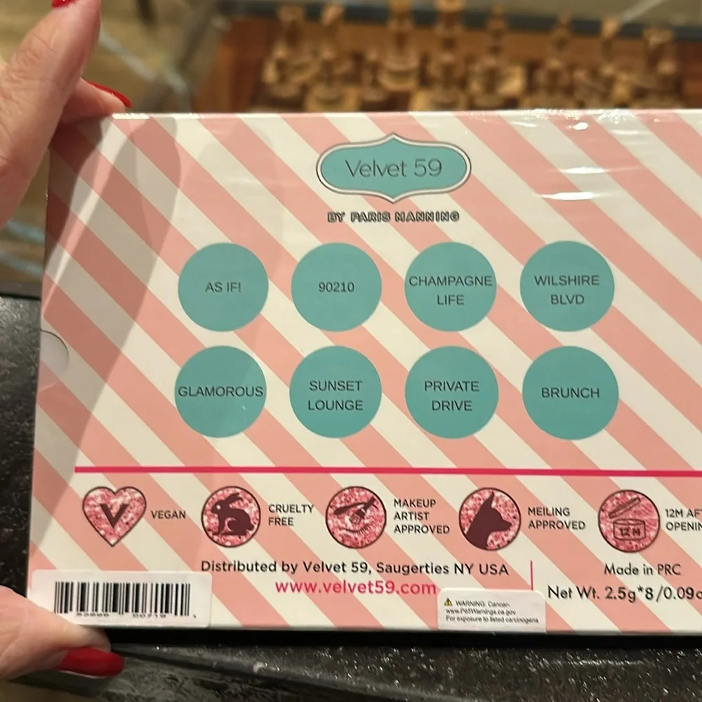 NIP BEVERLY HILLS DOLL VELVET 59 PALETTE HIGH PIGMENT COLORS