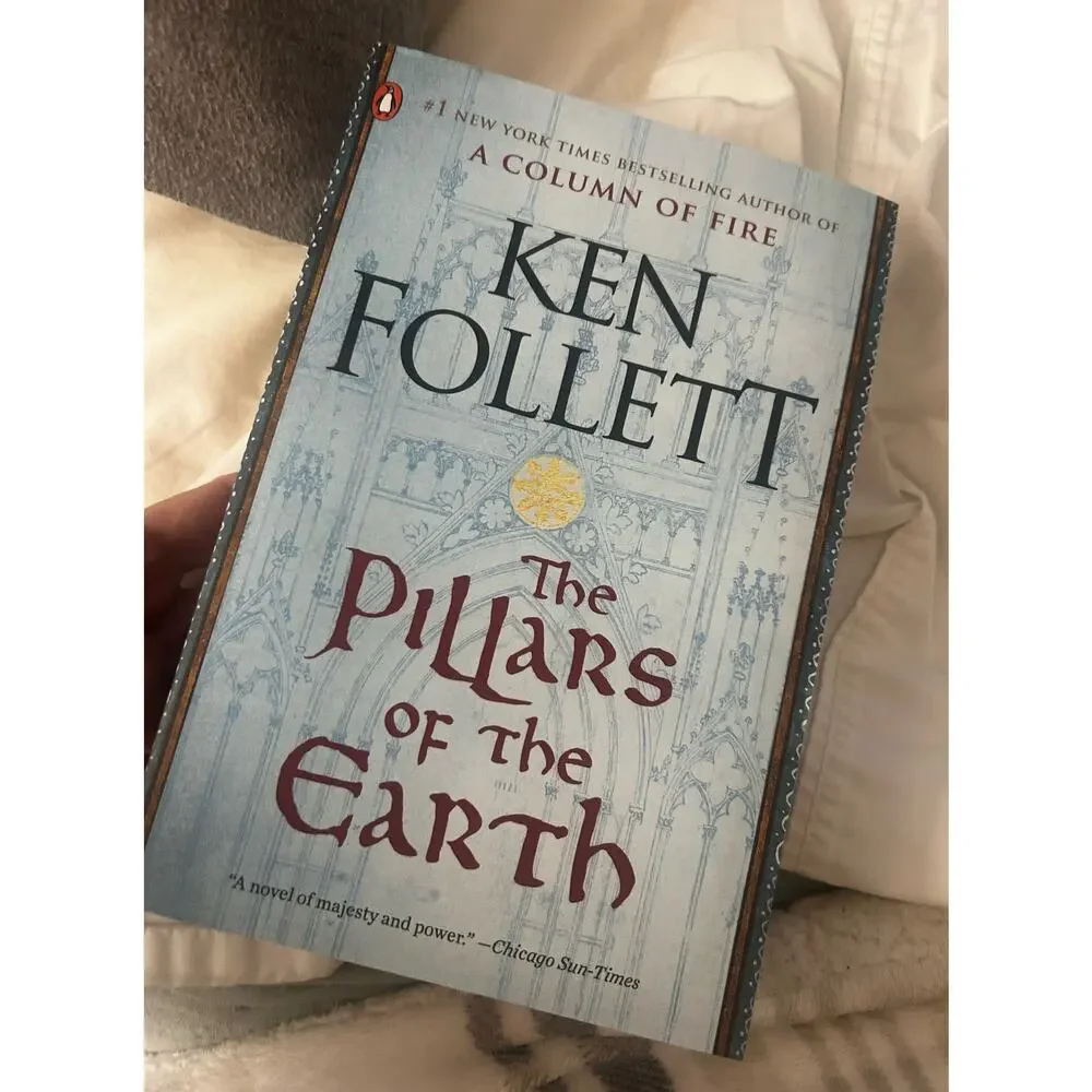 Book Paperback:  The Pillars of the Earth, Ken Follett, Novel, Suspense