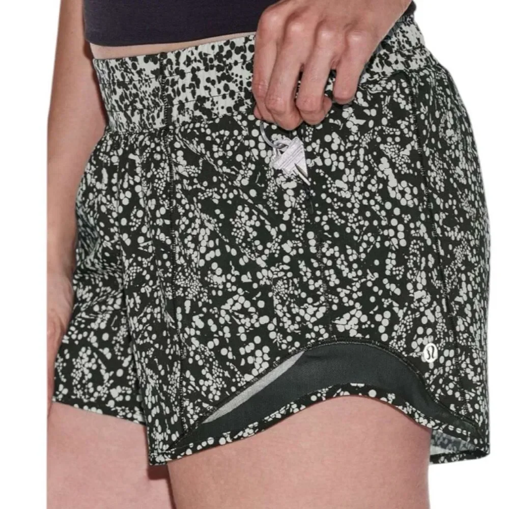 Lululemon Hotty Hot Mesh Edge Shorts Size 6 Chirasu Black White 4