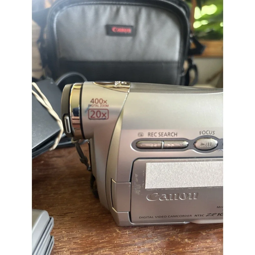 Canon ZR100 MiniDV Camcorder – Tested & Working – w/ Case, Manual, Charger