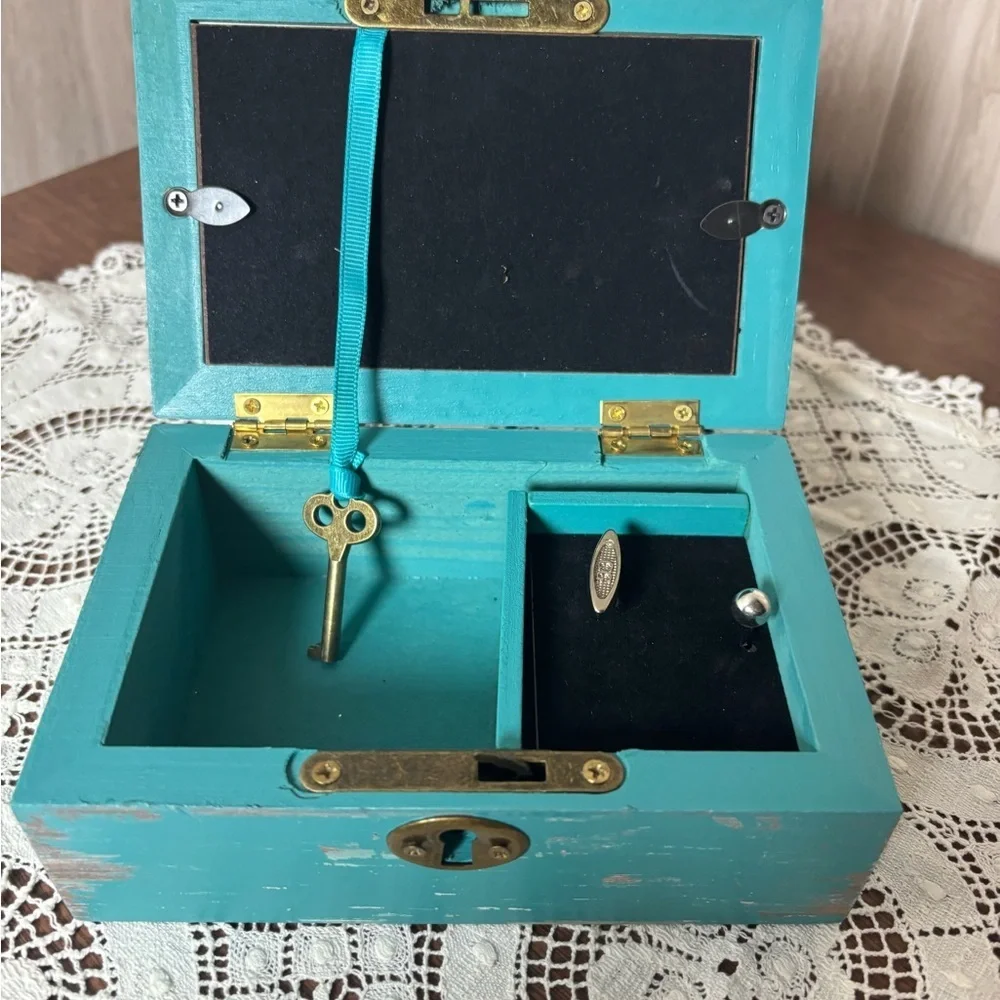 Charming Distressed Teal Sister Frame Music Box with Heart Accent