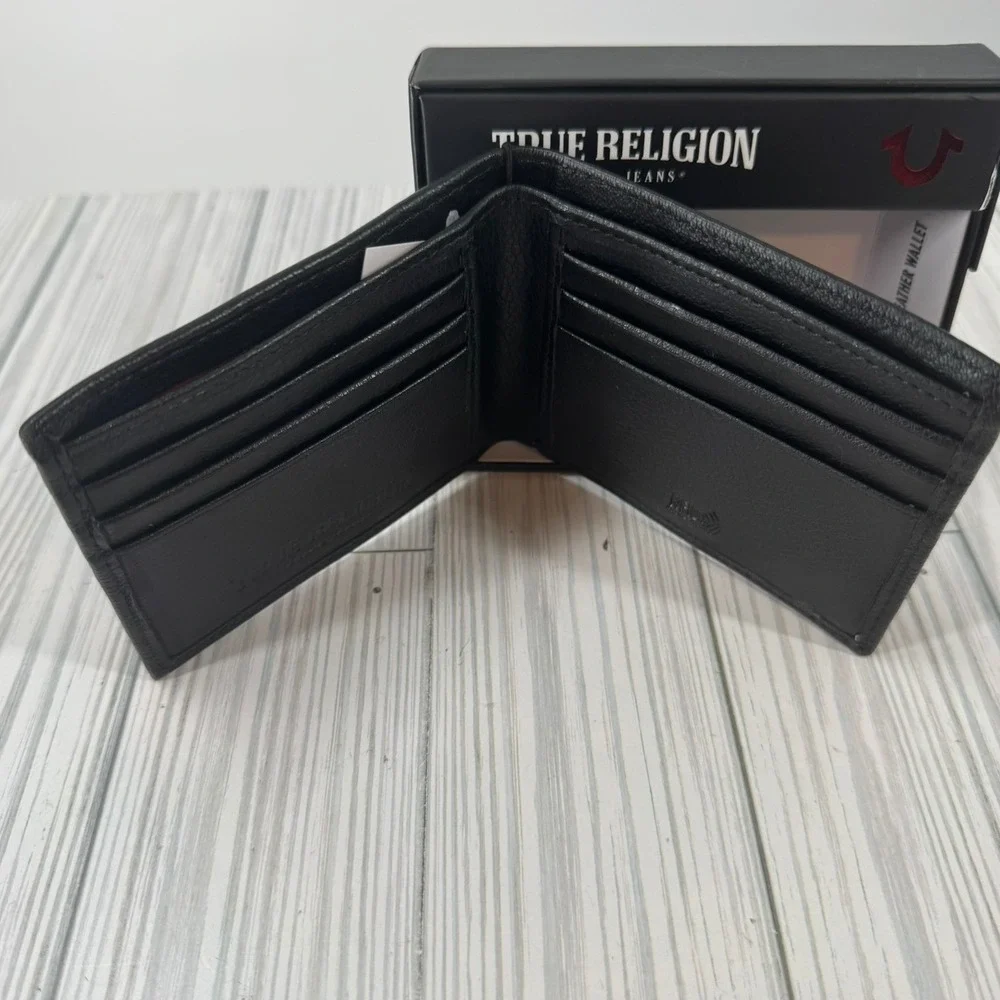 True Religion Mens Black Genuine Leather Sonny Bifold Wallet Metal Logo Plate