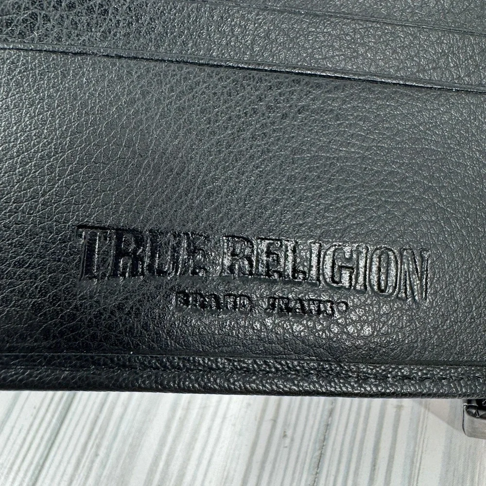 True Religion Mens Black Genuine Leather Sonny Bifold Wallet Metal Logo Plate
