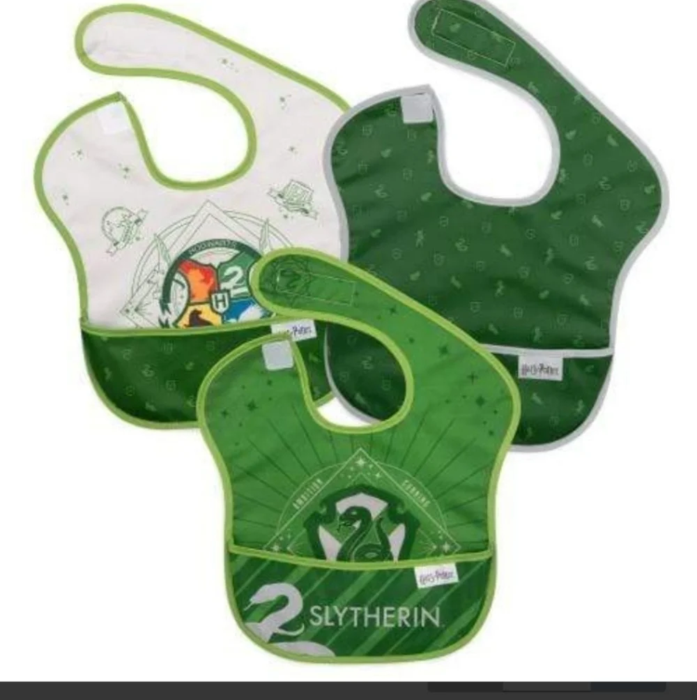 NWT set of Harry Potter Slytherin bibs & snack bag