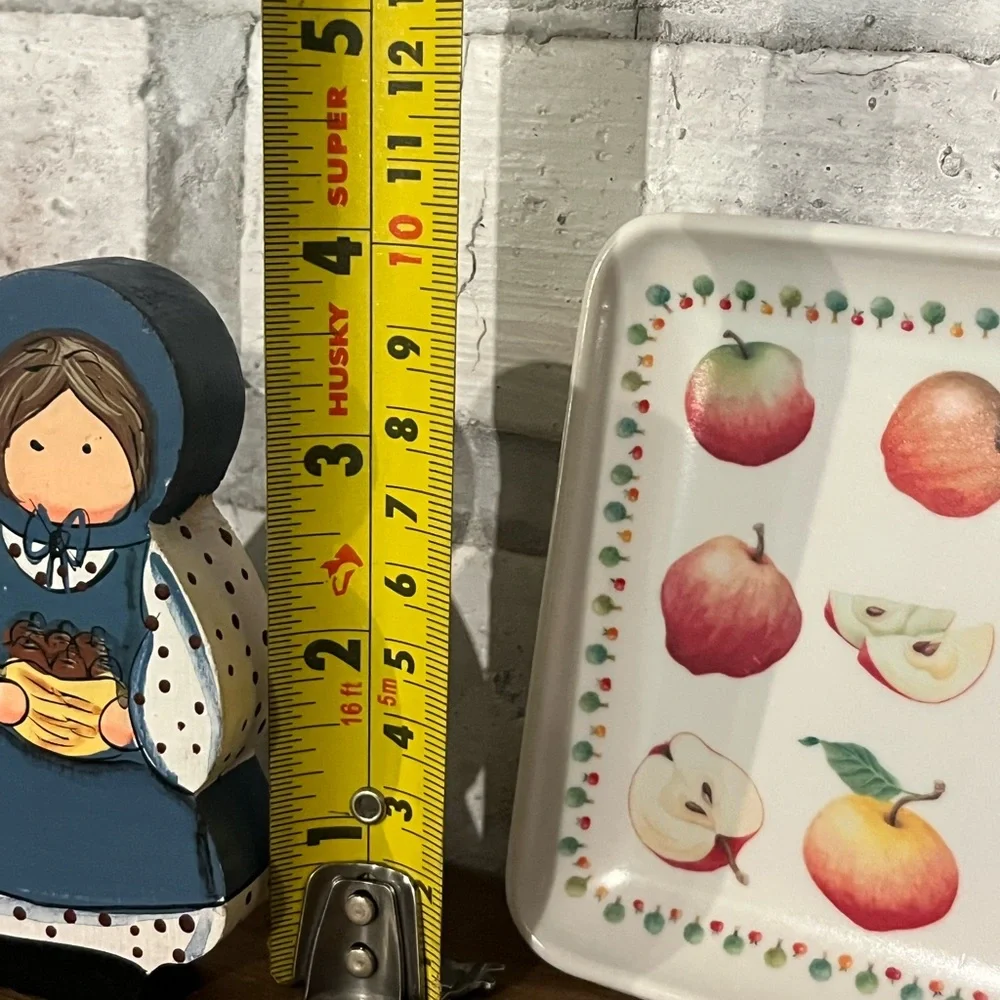 Vintage Wooden Amish Figures, Apple And‎ Apple Tray