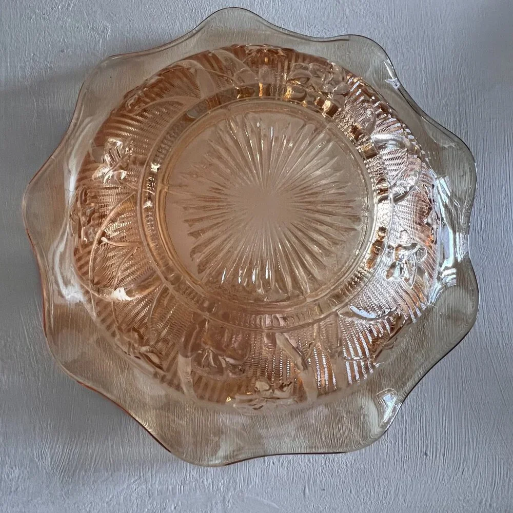Stunning Jeannette Carnival Glass Ruffled Bowl Vintage Marigold‎ Iris Design