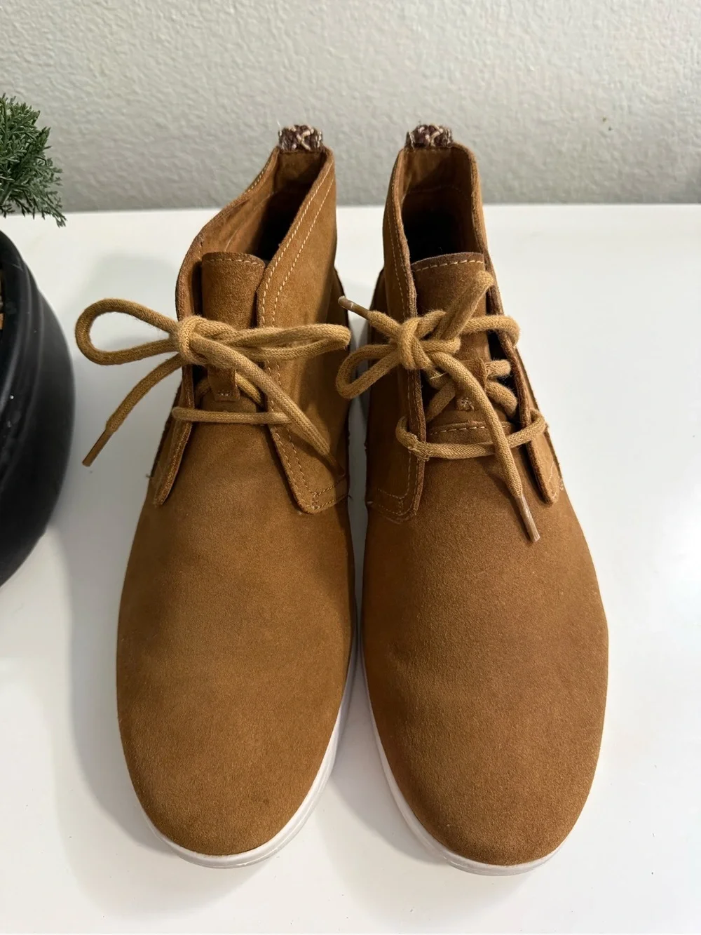 UGG Freamon waterproof Men size 10 Chukka Boots in Tan with White Sole
