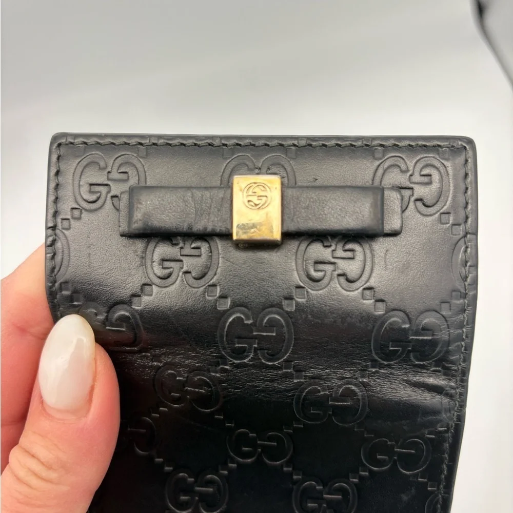 Gucci sleek black