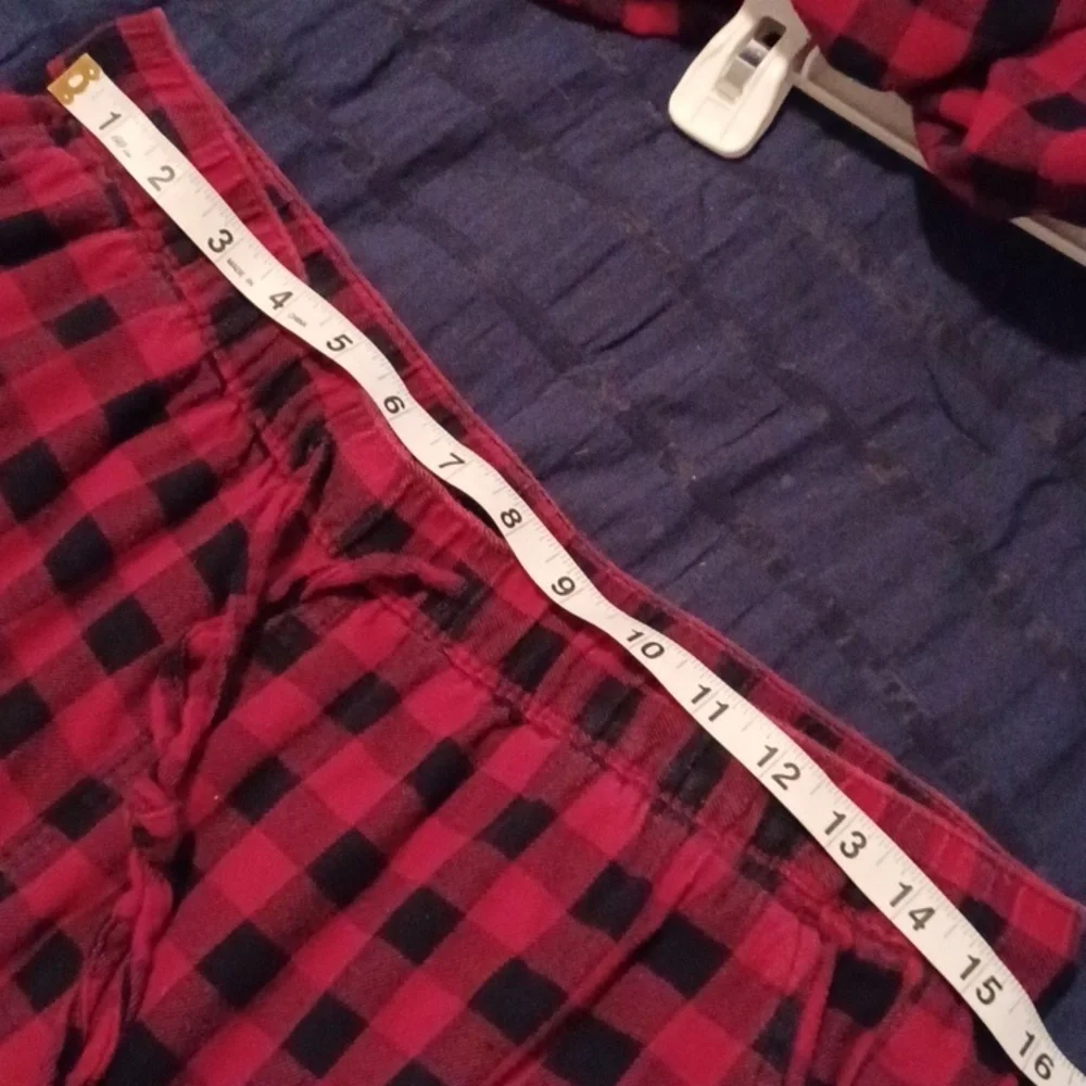 -- Banana Republic Cozy Red and Black Men's Pajamas Size Large Flannel