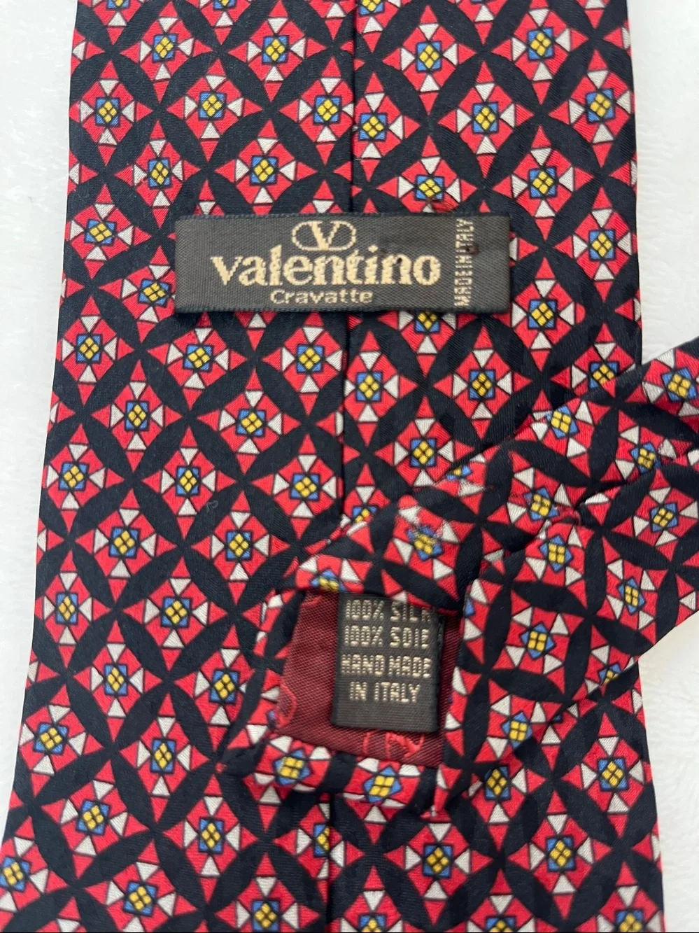 Valentino Cravatte Geometric Silk Tie in Red and Navy