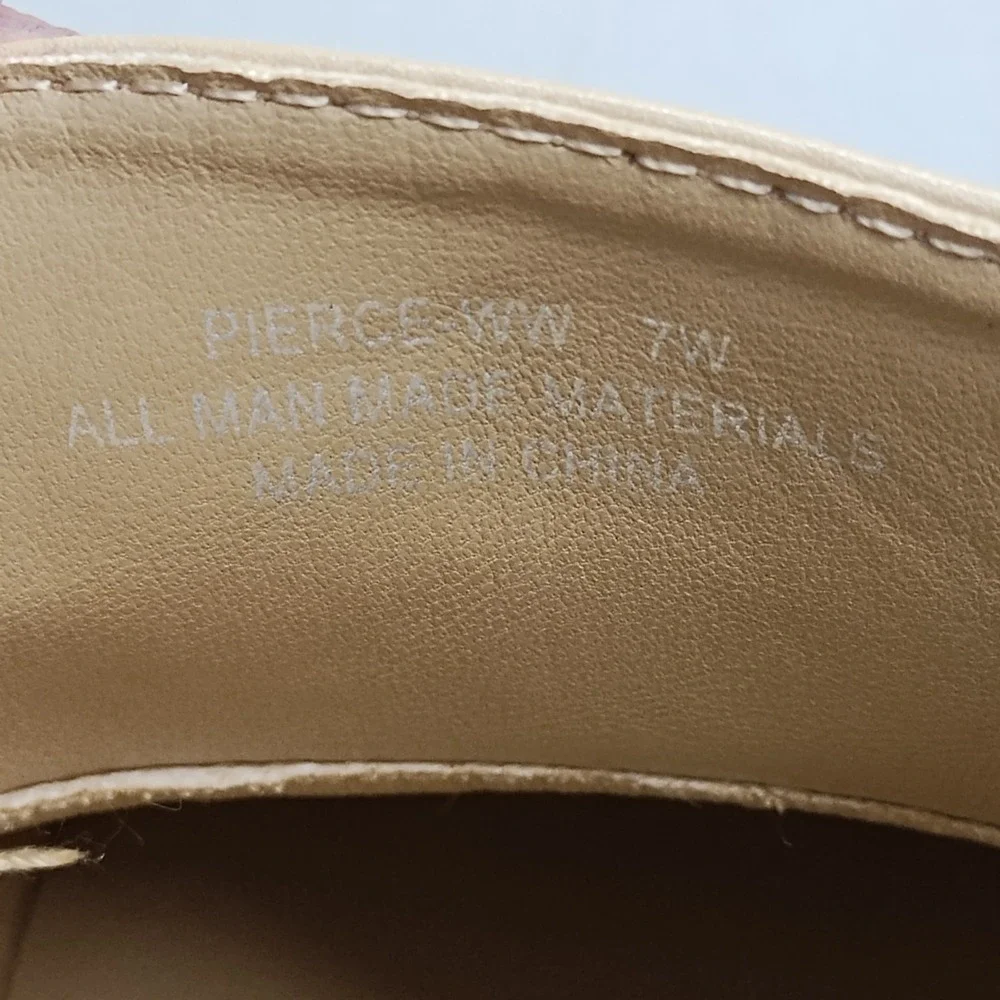 Cushionaire Pierce Platform Lug Loafers Womens 7W Tan Synthetic Memory‎ Foam EUC