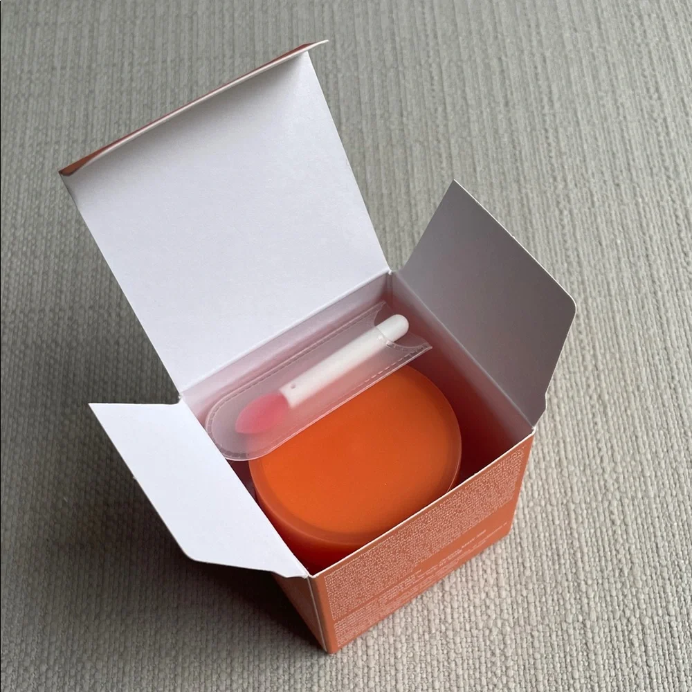 LANEIGE Lip Sleeping Mask Box in peach iced tea