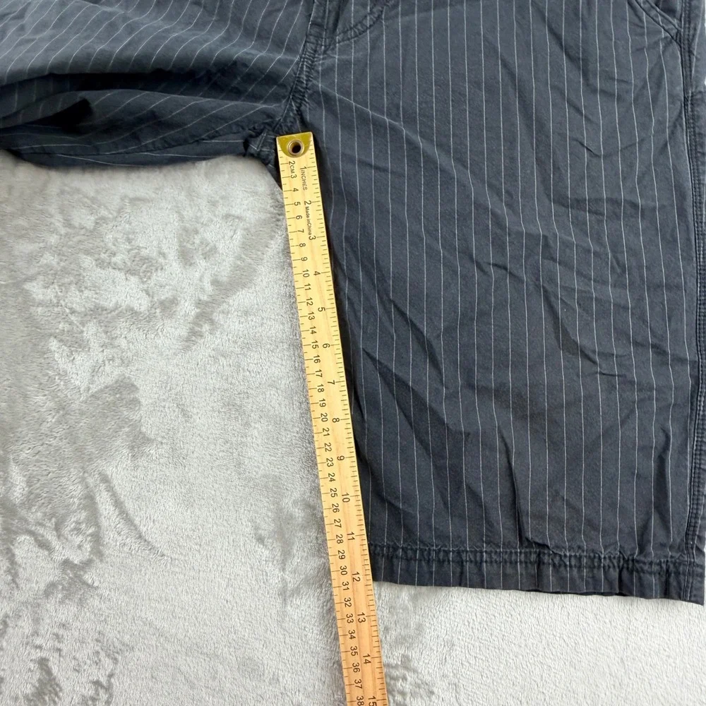 Calvin Klein Jeans Men's‎ Gray Pinstripe Flat Front Casual Chino Shorts Size 32
