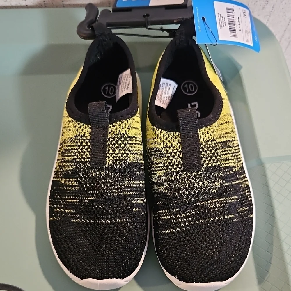 DSG Direct Youth Knit Water Shoes: BLACK/VOLT: NEW WITH TAGS: SIZE 10