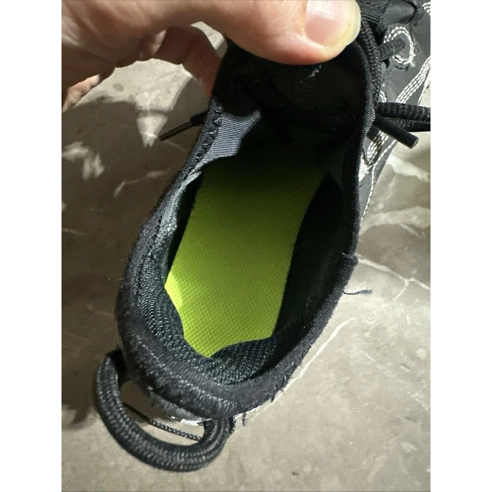 Nike Future Field Unisex Training Sneakers Size 5Y Shoes Black White B20