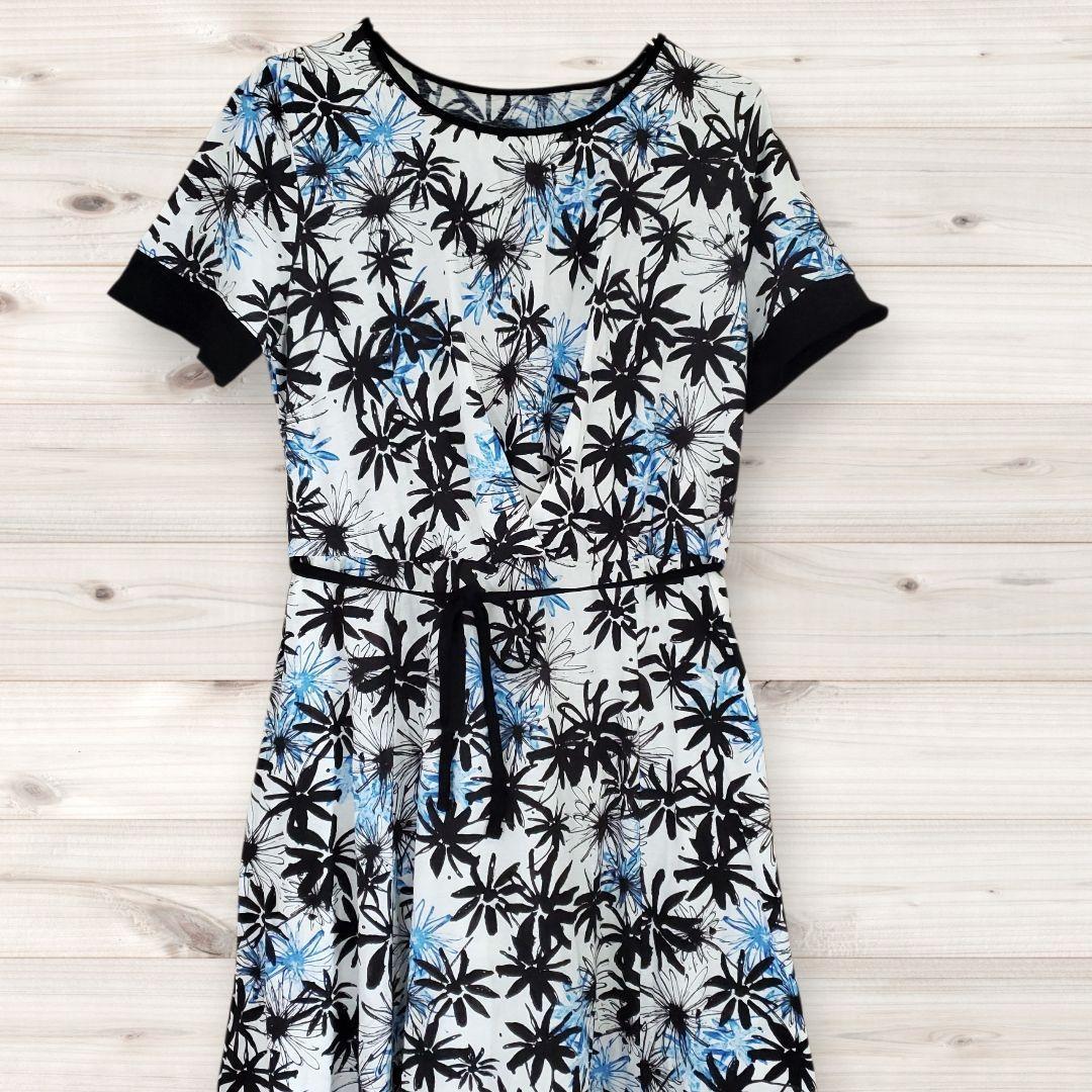 B1437 Vintage Knee-Length Dress (M) All-Over Floral Print, Botanical, Made in Japan
