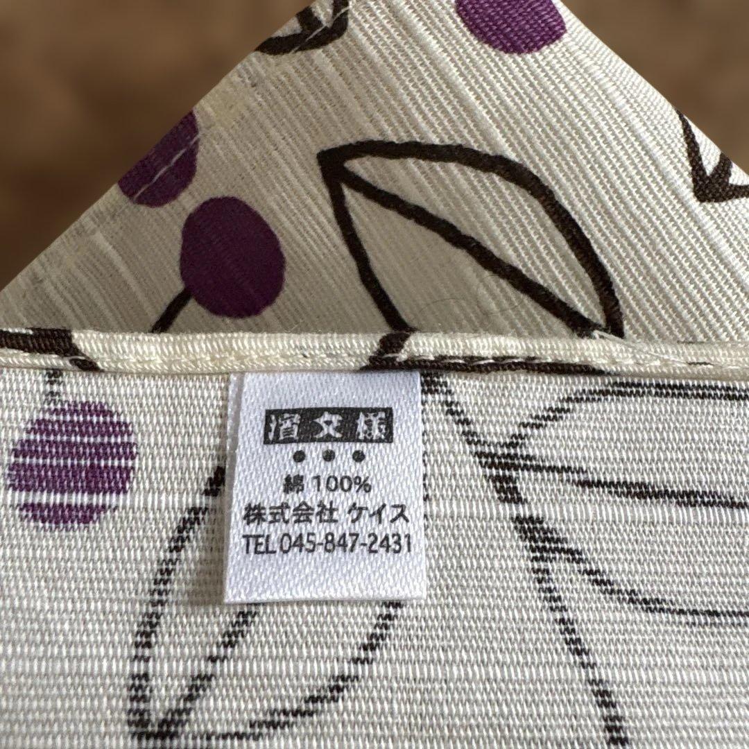 Hamamonyo plus Furoshiki: Design of leaves and purple berries